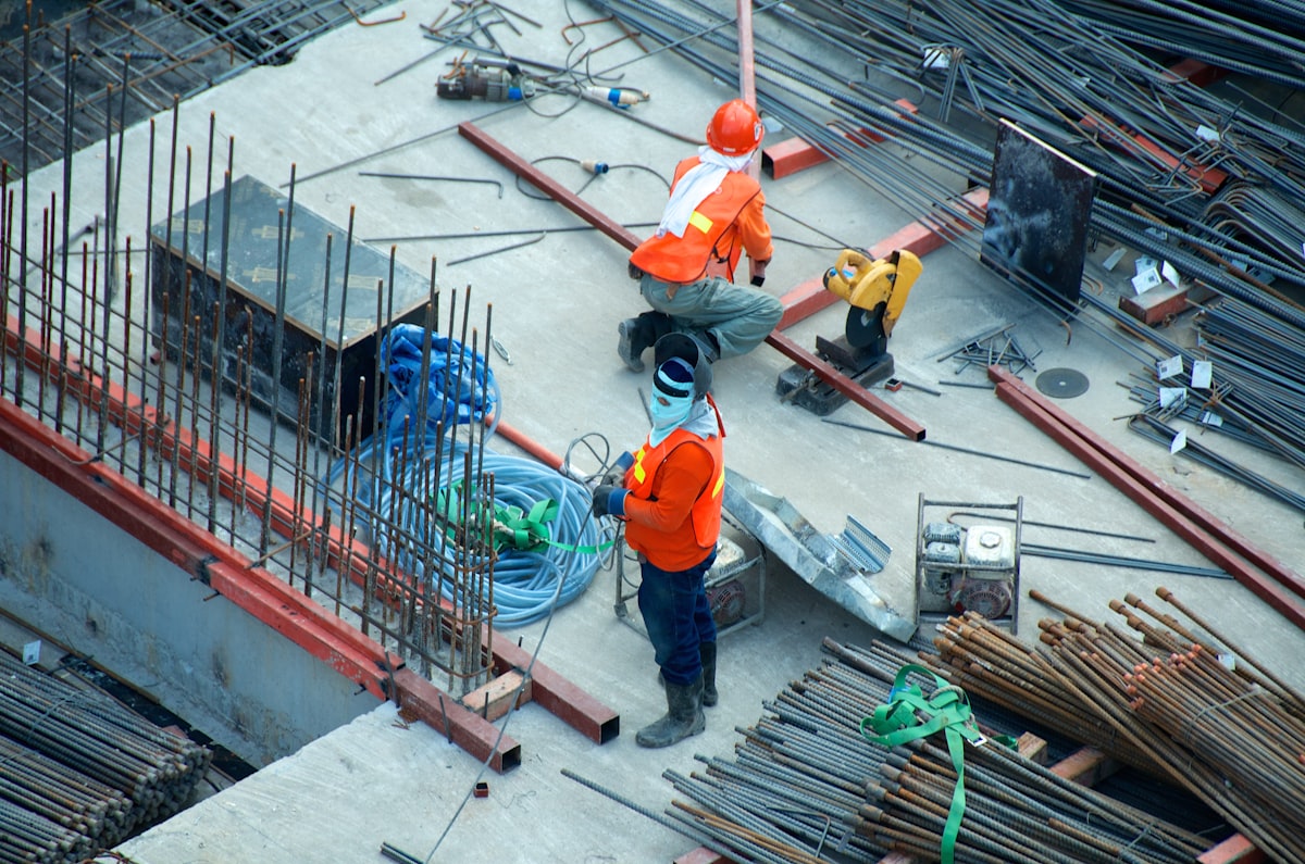 Construction site supervisor for diaspora